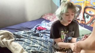 Amatőr 18 éves tini kisasszony televerve