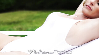 Cory Chase segglyuka megdöngetve