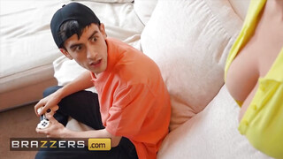 Brazzers - Blondie Fesser az óriás tőgyes milf