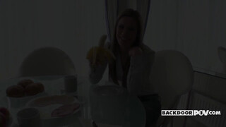 Its POV - Athina Love a magyar pornósztár hölgyemény popsiba dugva