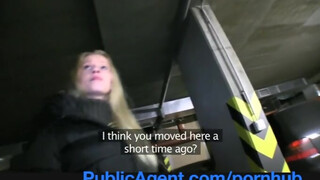 PublicAgent - Bella Karina a hatalmas keblű világos szőke