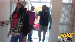 Fake Hostel - Brazil picsa a pasija előtt közösül