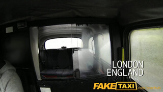 FakeTaxi - vörös rövid hajú picsa szúk pinája