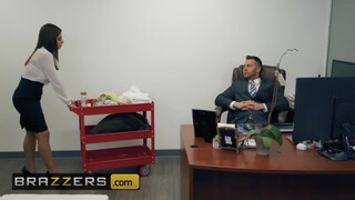 Brazzers - Ella Knox az óriás keblű spanyol csajszi