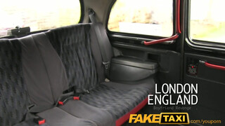 FakeTaxi - szűk pinájú nag didkós hölgyemény