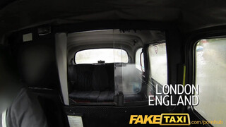 FakeTaxi extra szőrös pinájú litván hölgyemény