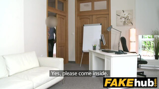 Fake Agent - félénk spiné csak fotókat szeretett volna