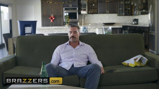 Brazzers - a tetovált pornósztár hölgyemény elpusztítva