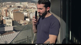 OyeLoca - hegyes cickós spanyol takarítónő
