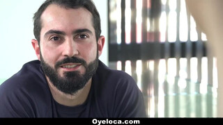 OyeLoca - hegyes cickós spanyol takarítónő