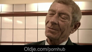 Magyar pornószínész bige dug idős krapekkal - Oldje