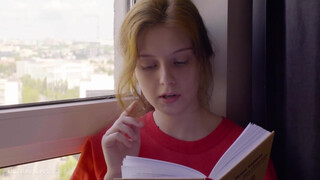 ULTRAFILMS - bombázó tini kiscsaj begerjed egy könyvre