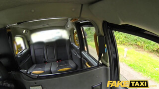 Fake Taxi - Hatalmas mellű milf meghágva a hátsó ülésen