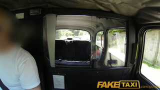 FakeTaxi - Rio Lee a hatalmas keblű fekete spiné
