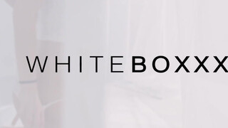 WHITEBOXXX - A szexy Rebecca Volpetti peckezik