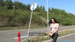 Hatalmas mellű tini csaj pénzért közösül - Public Agent