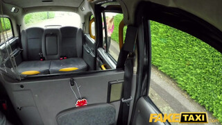 Fake Taxi - Skyler Mckay a lufi keblű milf