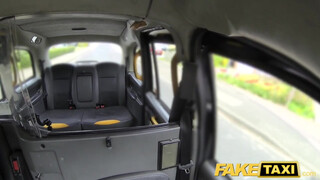 Fake Taxi - Hatalmas picsájú kolumbiai milf seggbe kúrva