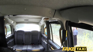 Fake Taxi - idősebb lány hatalmas farkat akar