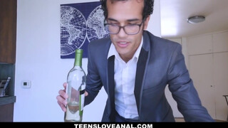 Teens Love anal - fullos hölgyemény felkínálja a picsáját