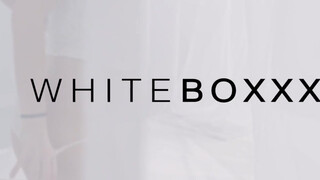 WhiteBoxxx - selymes bőrű csoki csaj