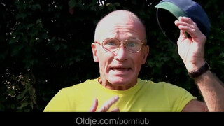 Idős tata popsiba kúrja a bombázó tinit