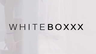 WhiteBoxxx - Caprice istenien kinyalja a csaja pici pináját