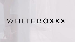 WhiteBoxxx - Naomi bevállalja a hatalmas dákót