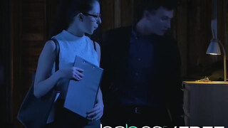 Rebecca Volpetti méretes dákót kap a segglyukába