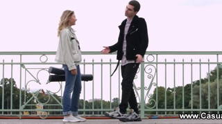Casual Tini Szex - gyönyörű fekete picsa és a barátja
