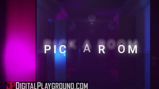 DigitalPlayground - Három lány élvezkedik
