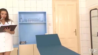 Csöcsös nővérke popóba baszva