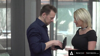 Hatalmas keblű csajok hátsó bejáratba kefélve