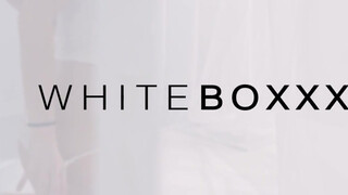 WHITEBOXXX - csodaszép, bombázó spiné az ágyban