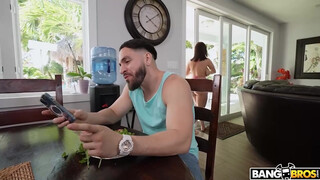 BANGBROS - Crystal Chase a méretes cickós brazil nőci