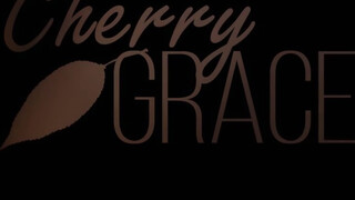 Cherry Grace a kerek seggű lány