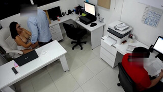 martinasmith az irodában dug