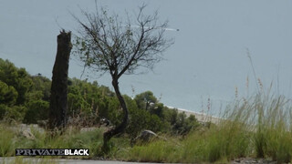 PrivateBlack - Carolina Savage popsiba tolva a billiárd asztalon