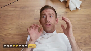 BRAZZERS - Szerencsés masszőr Danny szerencsés, hogy megdughatja Alyssia Kentet és a gyönyörű szobalányát, Alice Hernandezt