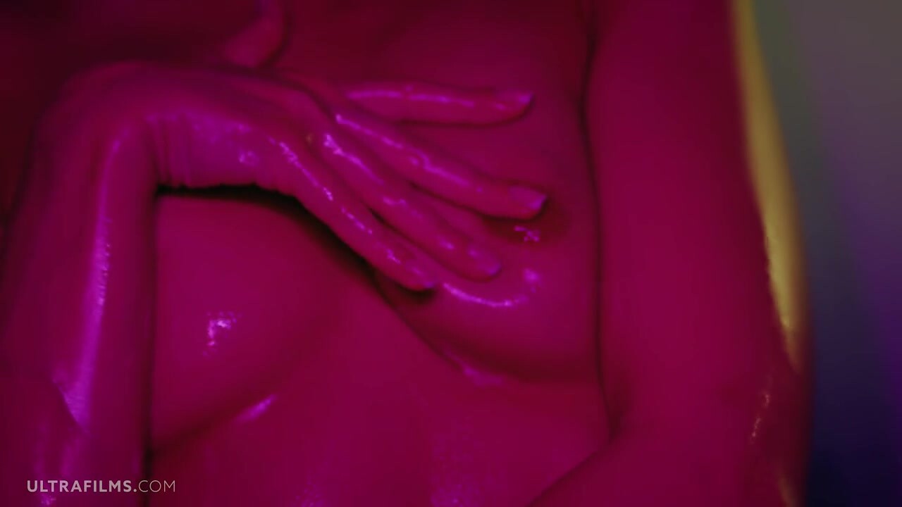 Szuper dögös picsa sybil olajozza magát és masztizik xxx pornó