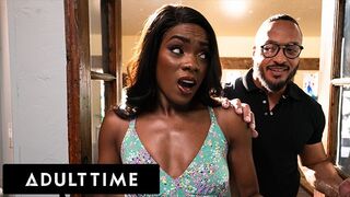 Unatkozó asszony Ana Foxxx párnán kúrel és megdugja szerető férje!