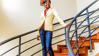 Csoki amatőr casting forgatás irodai fotózásra rendesen megbassza a méretes faszú producer