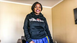 Afrikai fősulis csaj munkát keres a tanulmányaihoz