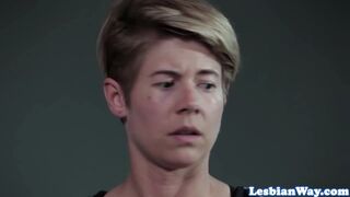 Forró leszbi csoportszex vörös tinivel és milf-fel