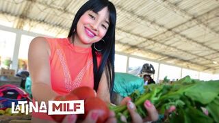 Sofia Galindo forró latin amerikai seggét alaposan megdugják lucskos pinában