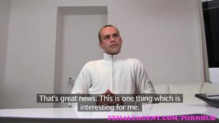 Fullos milf ügynök teszteli a hardcore csávót