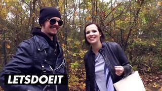 Hatalmas tőgyes csoki hajú német nőci felvétel a méretes kombiban vad baszásra