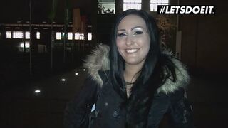 Mira grey német fekete szajha kúrja az idegent pénzért a buszon