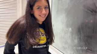 Balkonon dugom meg a szépséget a bulin, miközben a pasija semmit sem sejt