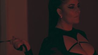 Kathalina777 rendesen uralva egy dögös latina milf által